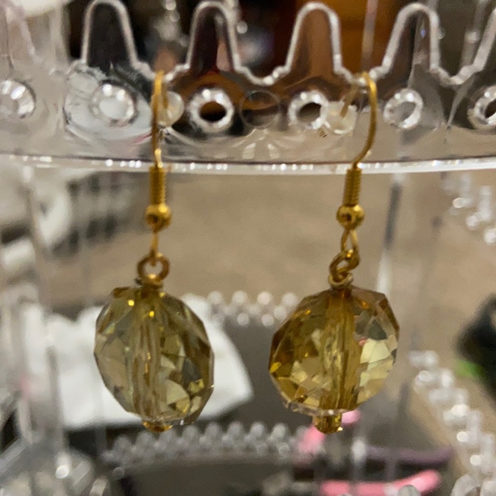Golden rings plastic in glass Light weight